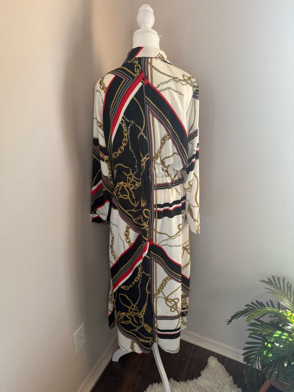 Luxury Chain Print Maxi Dress – Elegant Shirt Style – Long Sleeve - Picture 3 of 11